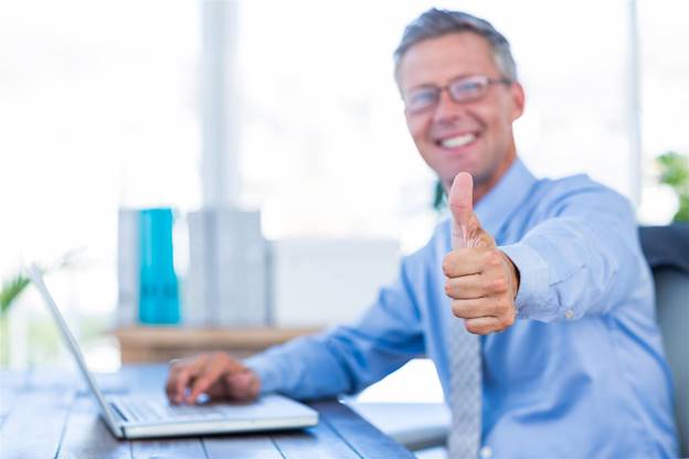 happy customer service rep giving a thumbs up