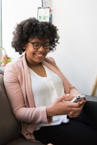 small business owner receiving a message from her answering service on her phone