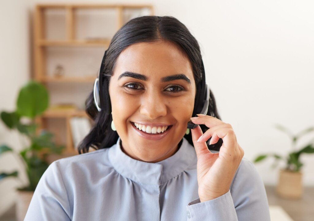 call center consultant working on telecom microphone